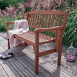 Bancs et coffres avec assises