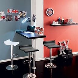 Chaises et tabourets de bar