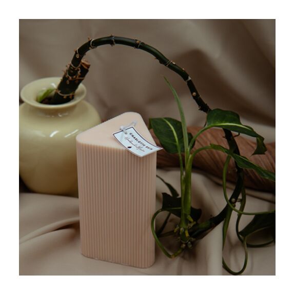 Bougie cire de soja design Cleo 530 g - CHARLOTTE SKIN