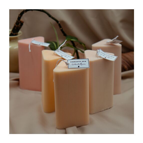 Bougie cire de soja design Cloe 220 g - CHARLOTTE SKIN
